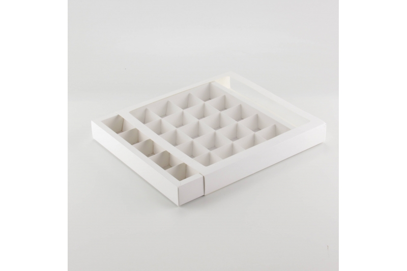 Коробка на 25 конфет с фальшбортом белая/крафт С ОКНОМ (20,4*20,4*3 см)
